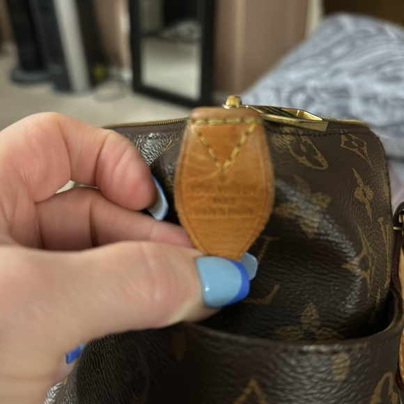 Authentic Louis Vuitton Totally MM. - Picture 10 of 16